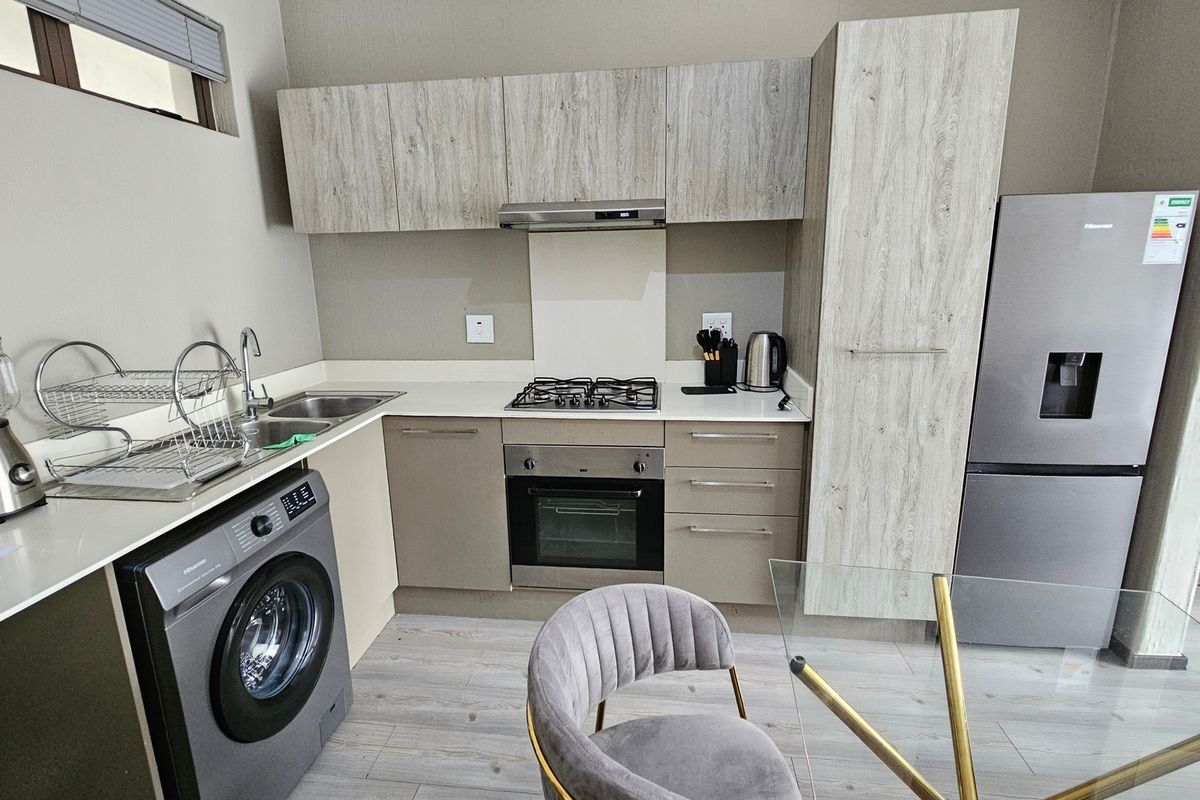Secure lock up and go - FULLY FURNISHED - Photo 3