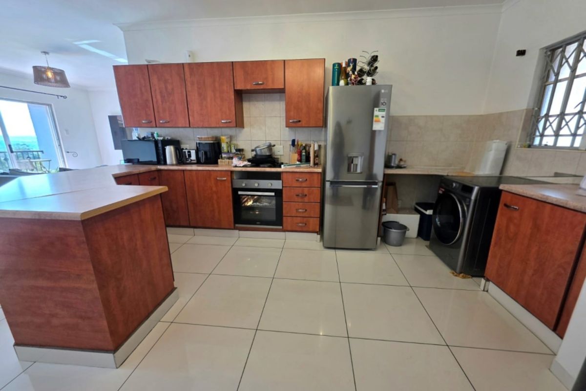 2 Bedroom 2 Bathroom Top Floor Apartment in Dainfern! - Photo 2