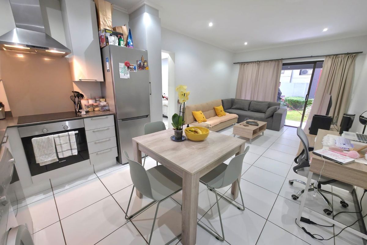Modern 1 Bedroom Ground Floor in Fourways with kitchen appliances - Photo 2
