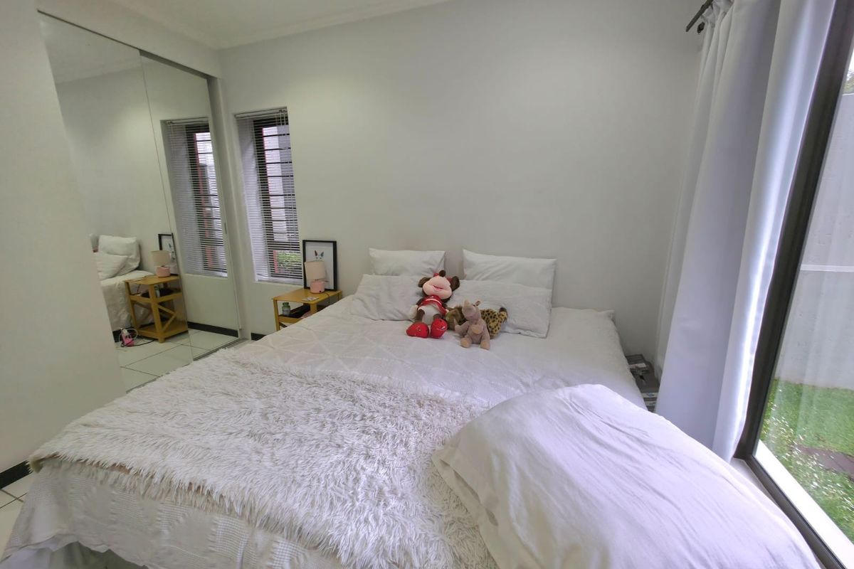 Modern 1 Bedroom Ground Floor in Fourways with kitchen appliances - Photo 5