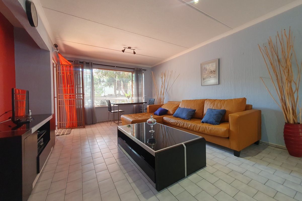 Fully Furnished 2 Bed, 1 Bath Property in Sunninghill - Photo 5