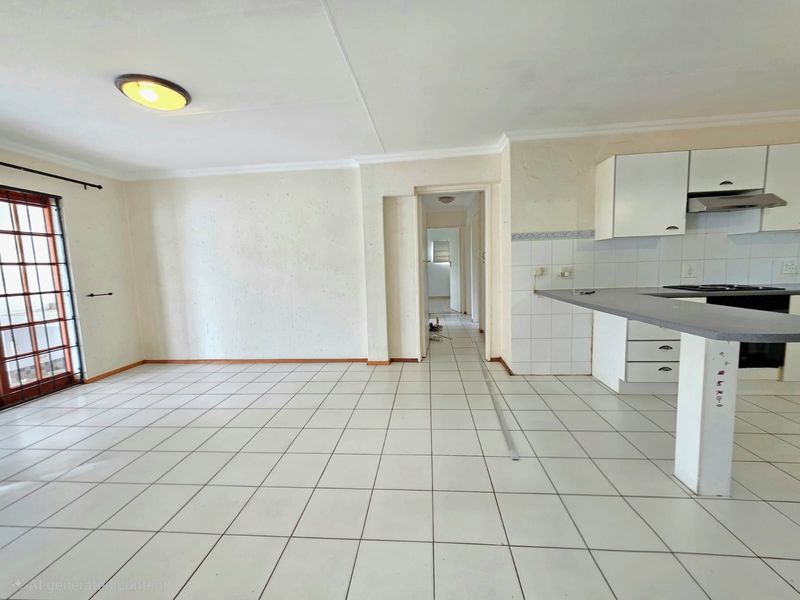 Inviting 3-Bedroom Single-Storey Home with Double Garage - Photo 5