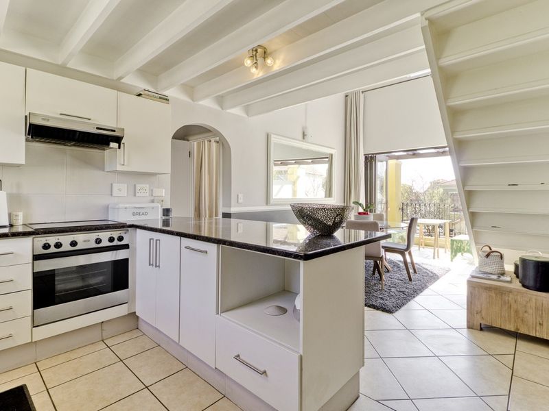 Stylish, Fully Furnished One Bedroom Loft in Lonehill – Your Ideal Retreat! - Photo 4