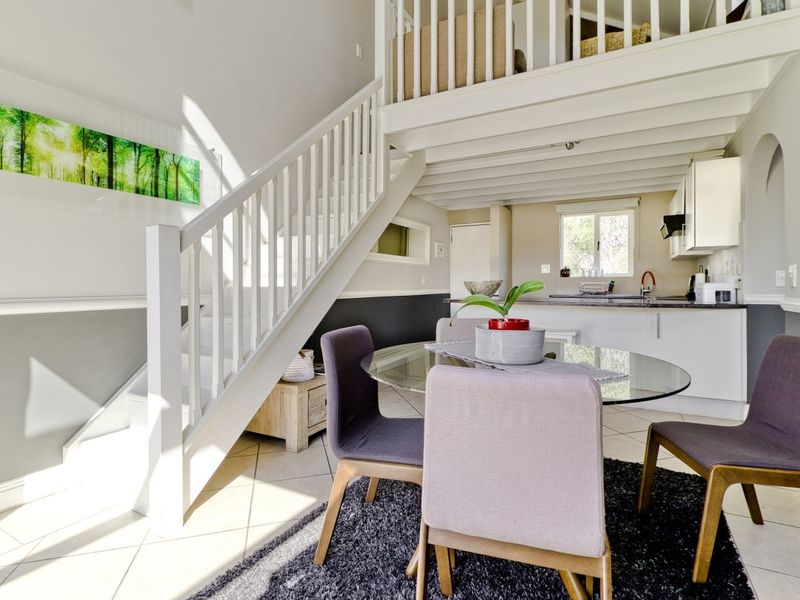 Stylish, Fully Furnished One Bedroom Loft in Lonehill – Your Ideal Retreat! - Photo 3