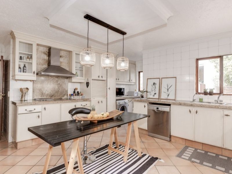 House Pending Sale In Sandton - Photo 3