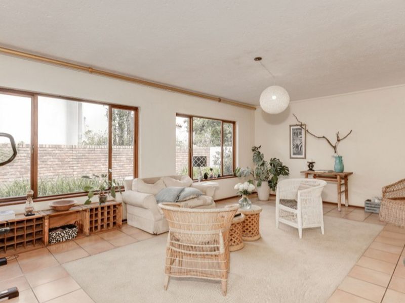 House Pending Sale In Sandton - Photo 6