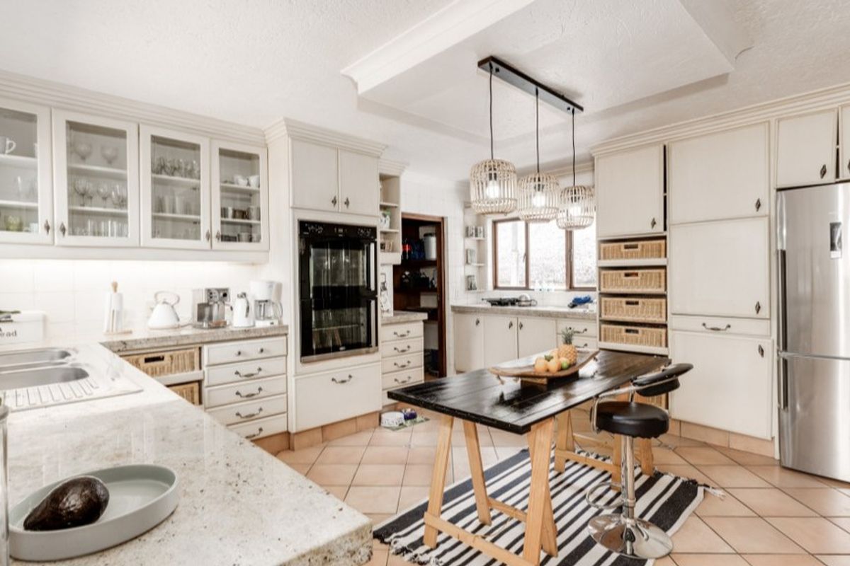 House Pending Sale In Sandton - Photo 2