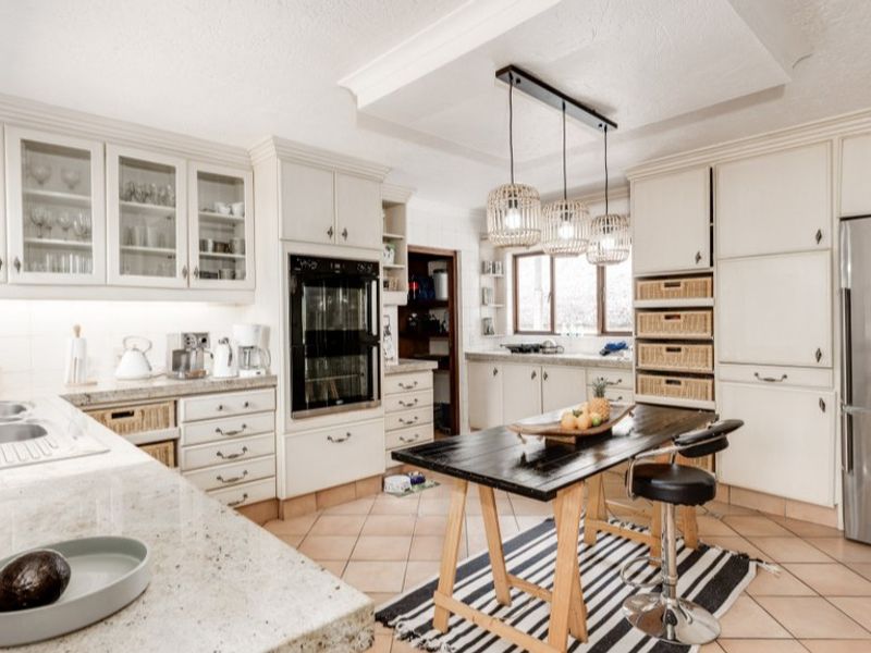 House Pending Sale In Sandton - Photo 2