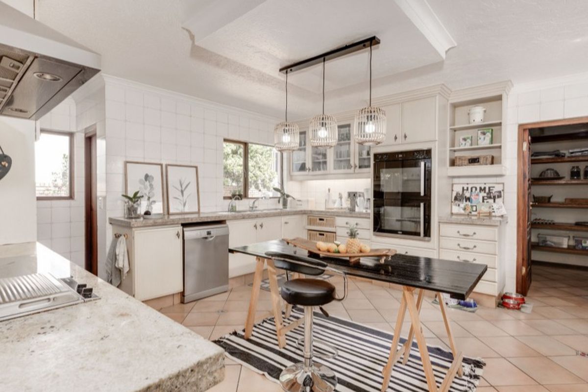 House Pending Sale In Sandton - Photo 4