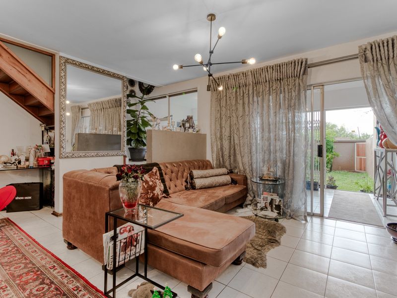 Welcome to this charming enclave nestled on the outskirts of Norscot Koppies. - Photo 3