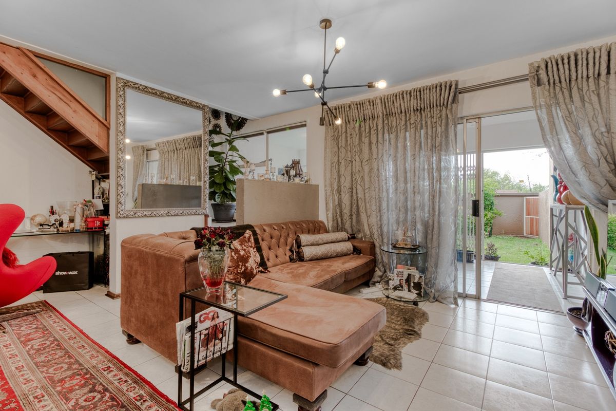 Welcome to this charming enclave nestled on the outskirts of Norscot Koppies. - Photo 3