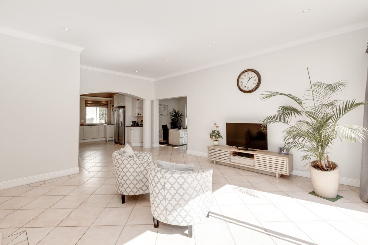 House Pending Sale In Sandton - Photo 5