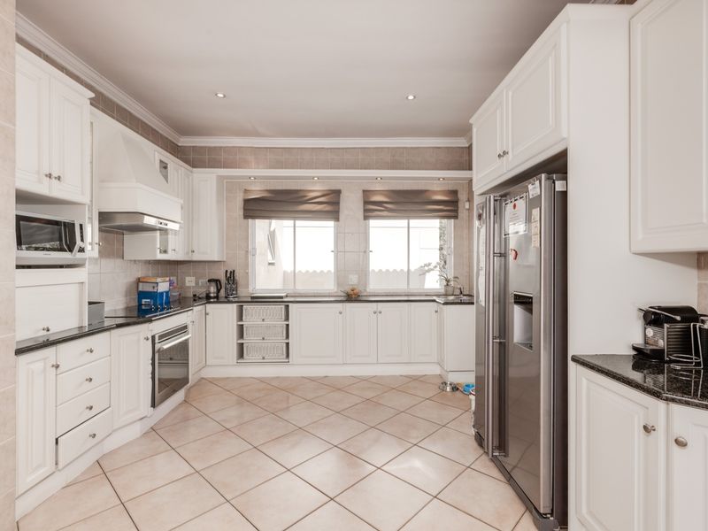 House Pending Sale In Sandton - Photo 3