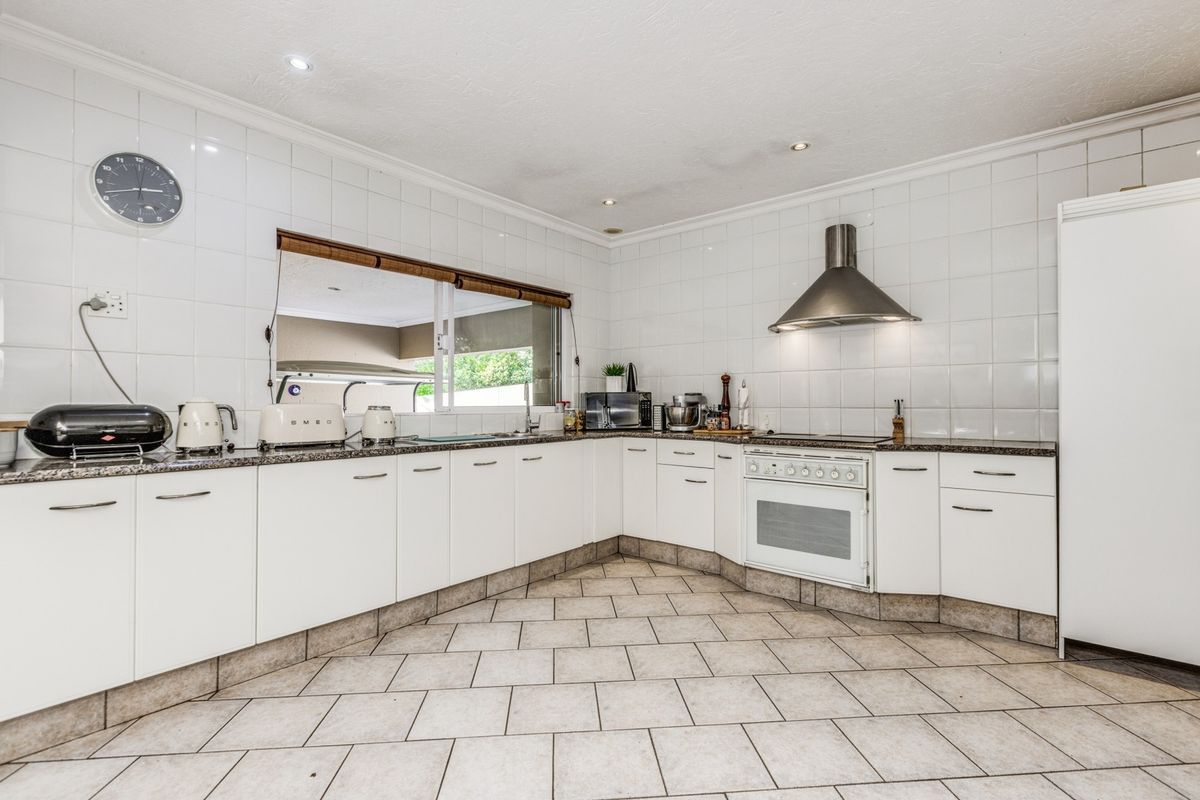 House Pending Sale In Sandton - Photo 5