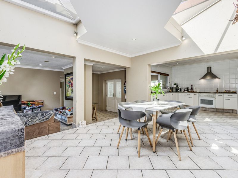 House Pending Sale In Sandton - Photo 7