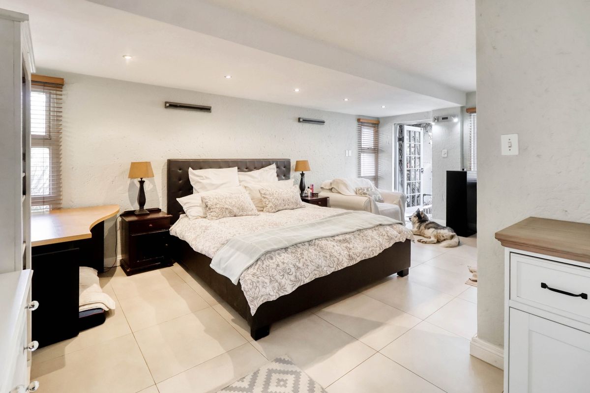 48 Karob Crescent, Fourways Gardens - Photo 2