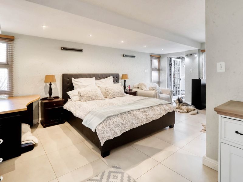 48 Karob Crescent, Fourways Gardens - Photo 2