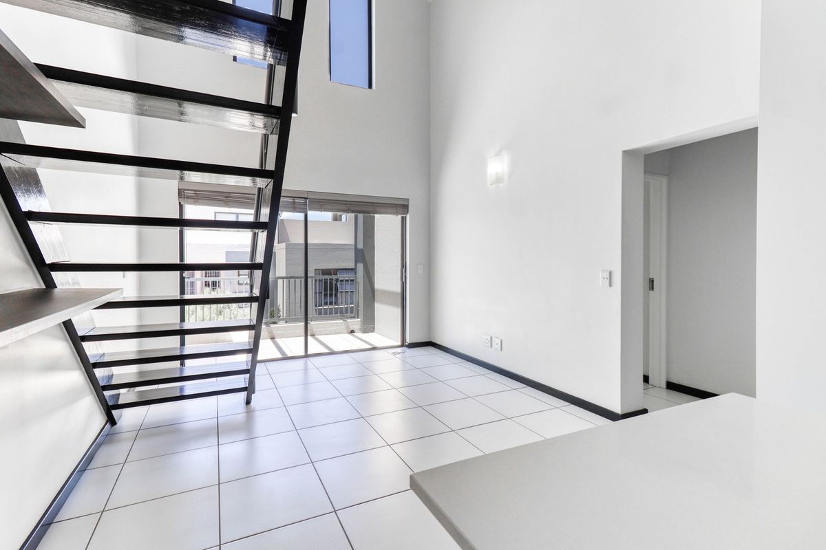 This exceptional top-floor apartment in the heart of Paulshof - Photo 5