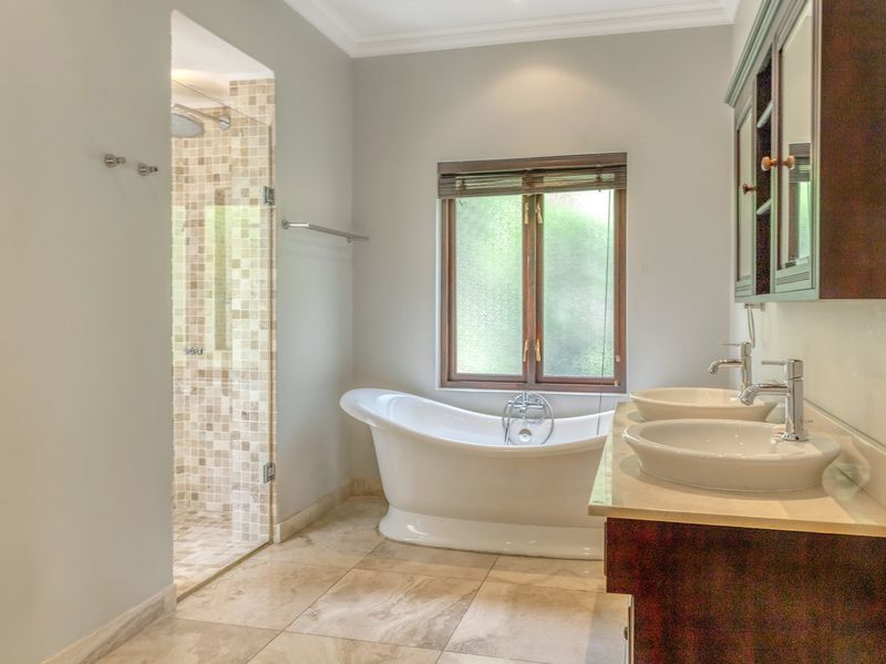 Elegant Family Home in Cedar Lakes Estate - Photo 6