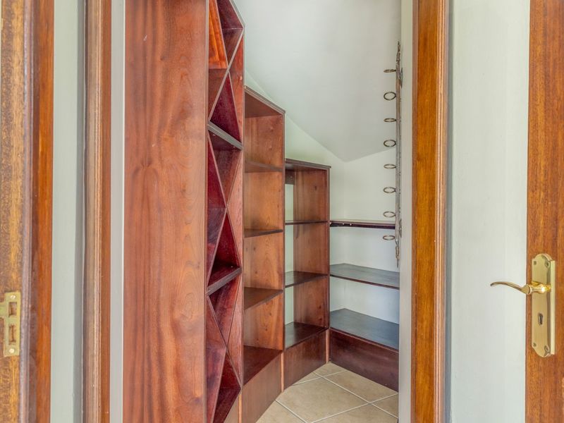 Elegant Family Home in Cedar Lakes Estate - Photo 8