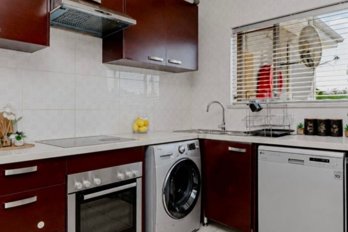 Modern 3-Bedroom Apartment for Sale in Summerset - Photo 5
