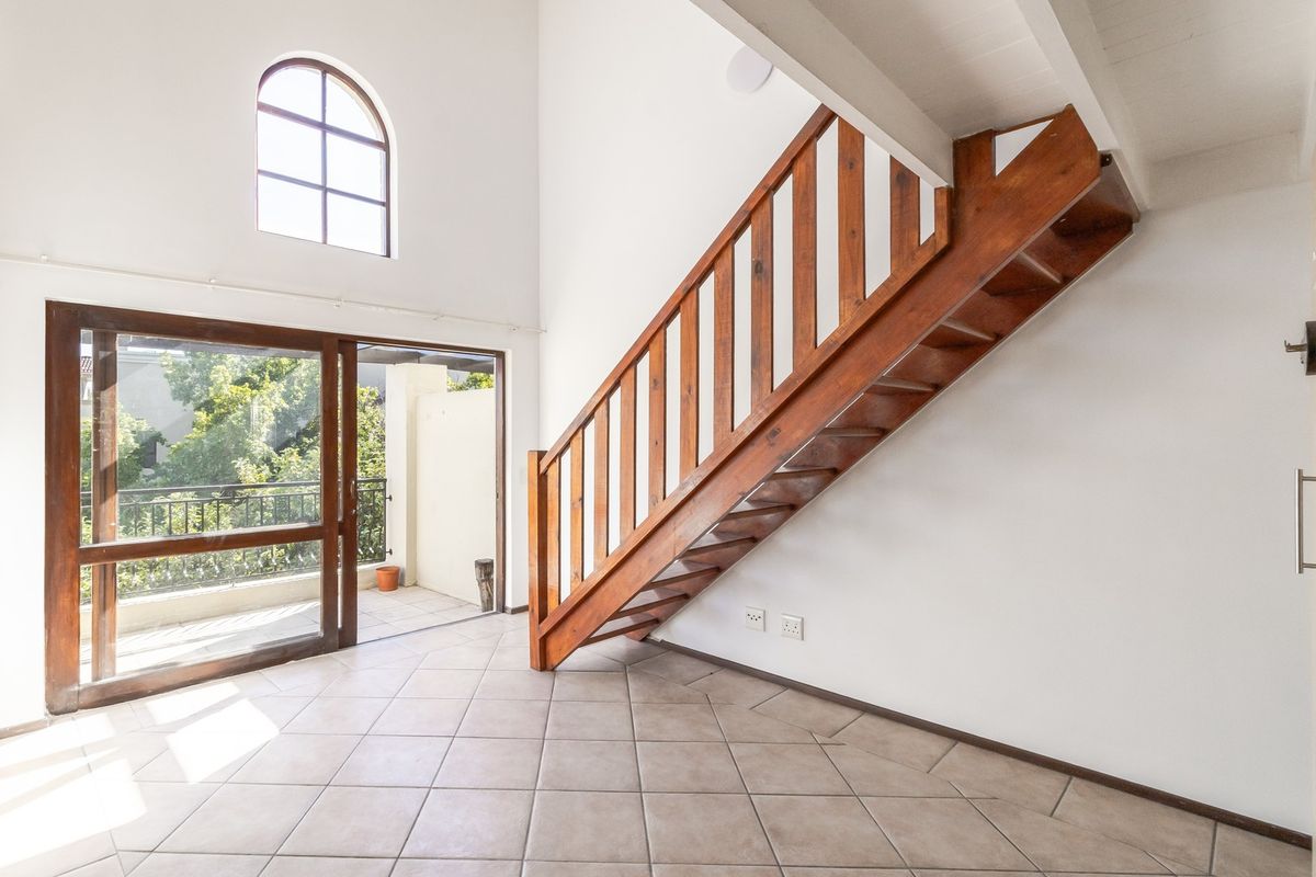 Stylish First-Floor 1-Bedroom Loft Apartment in Douglasdale - Photo 3