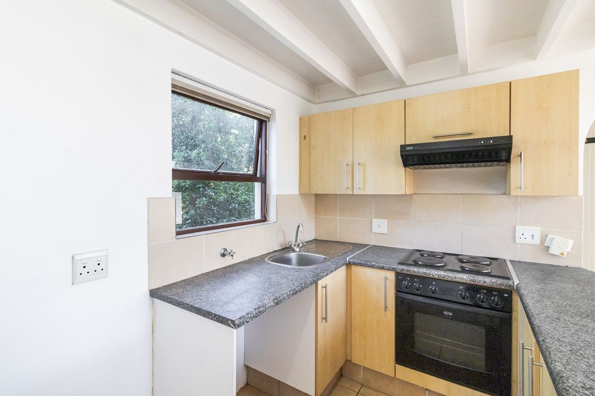 Stylish First-Floor 1-Bedroom Loft Apartment in Douglasdale - Photo 5