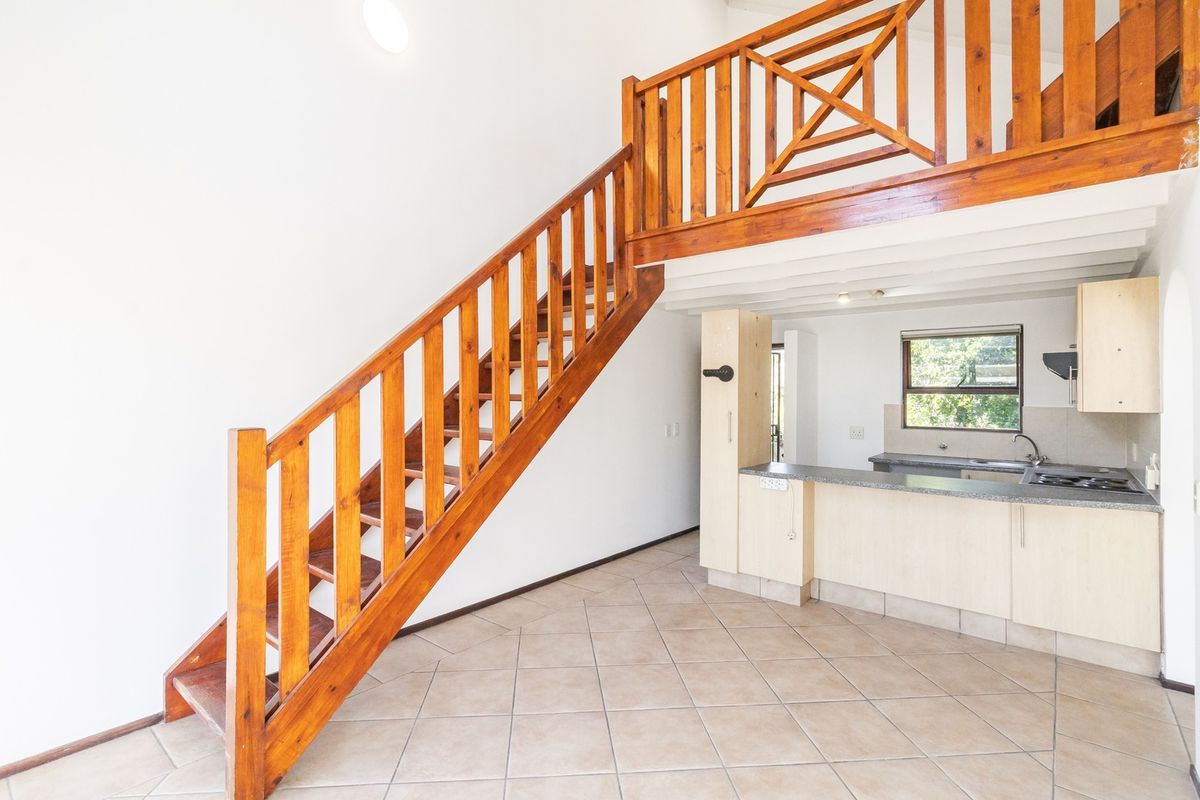 Stylish First-Floor 1-Bedroom Loft Apartment in Douglasdale - Photo 2