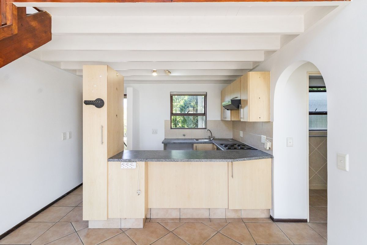 Stylish First-Floor 1-Bedroom Loft Apartment in Douglasdale - Photo 4