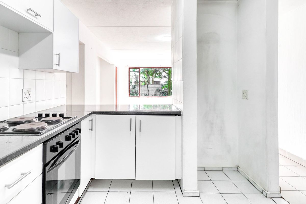 Spacious 2 bed ground floor apartment in sunninghill - Photo 5