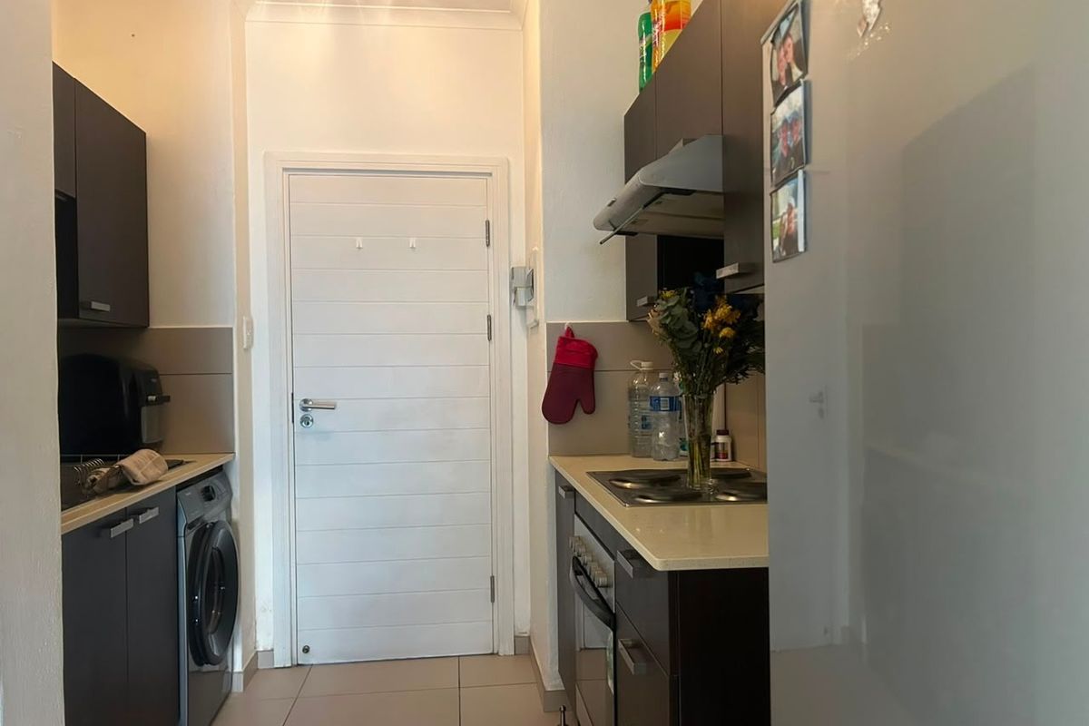 Spacious Ground-Floor Apartment for Sale - Photo 2