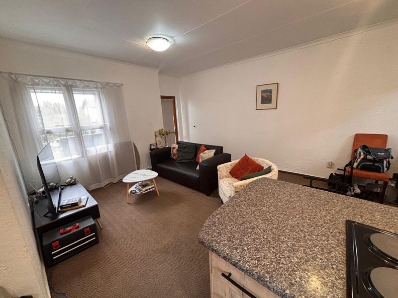 2-Bedroom, 2-Bathroom Top-Floor Apartment – Ideal Investment Opportunity - Photo 6