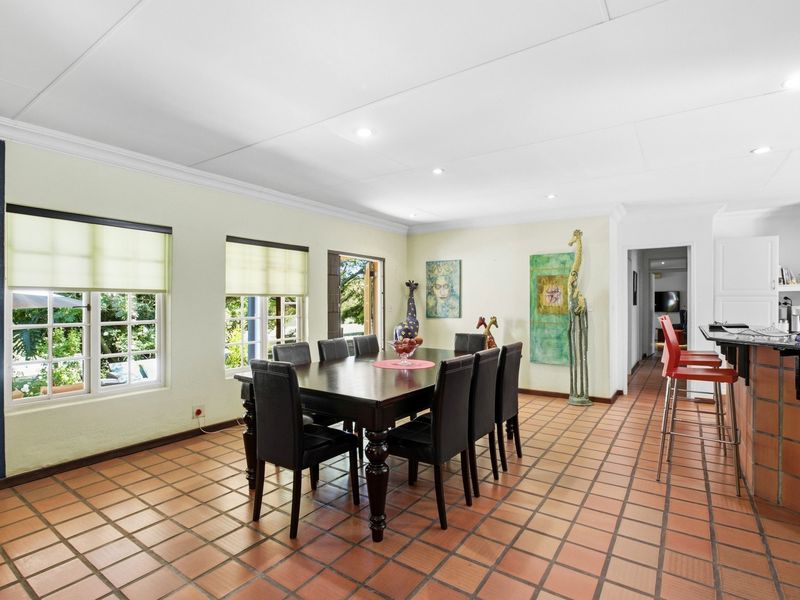 Located in Chartwell North, this property offers a 4-bedroom - Photo 9