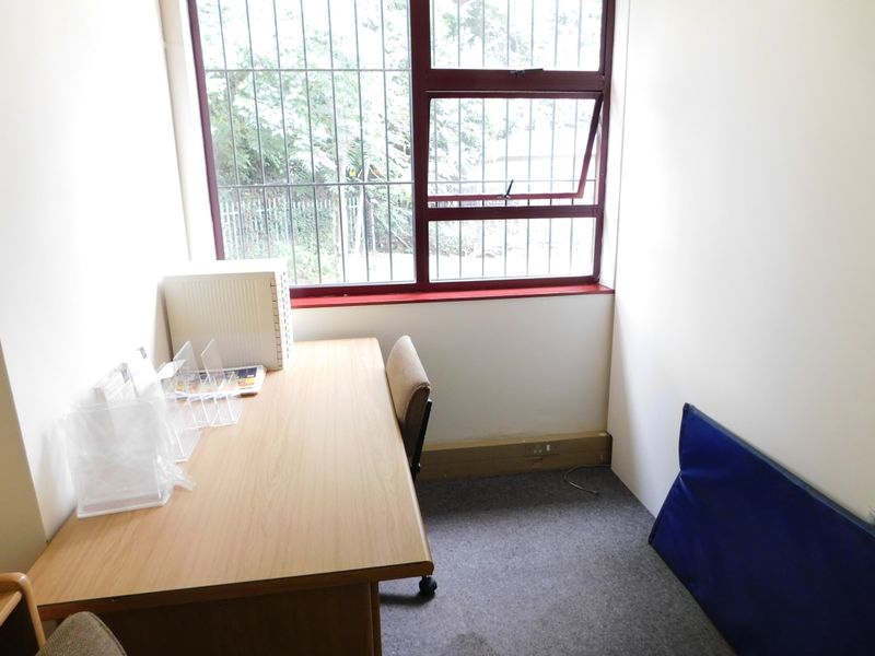 Freestanding Freehold Versatile Property At A Great Address. - Photo 9