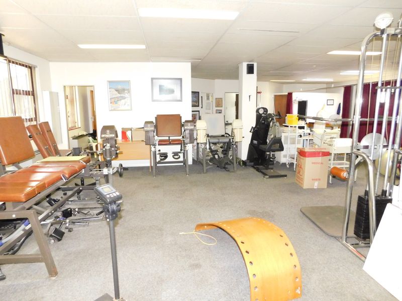 Freestanding Freehold Versatile Property At A Great Address. - Photo 7