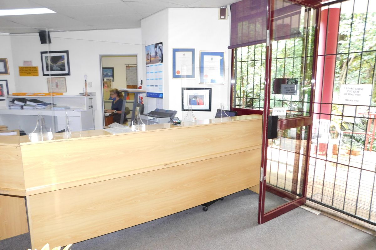Freestanding Freehold Versatile Property At A Great Address. - Photo 4