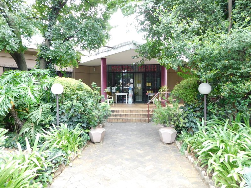 Freestanding Freehold Versatile Property At A Great Address. - Photo 3
