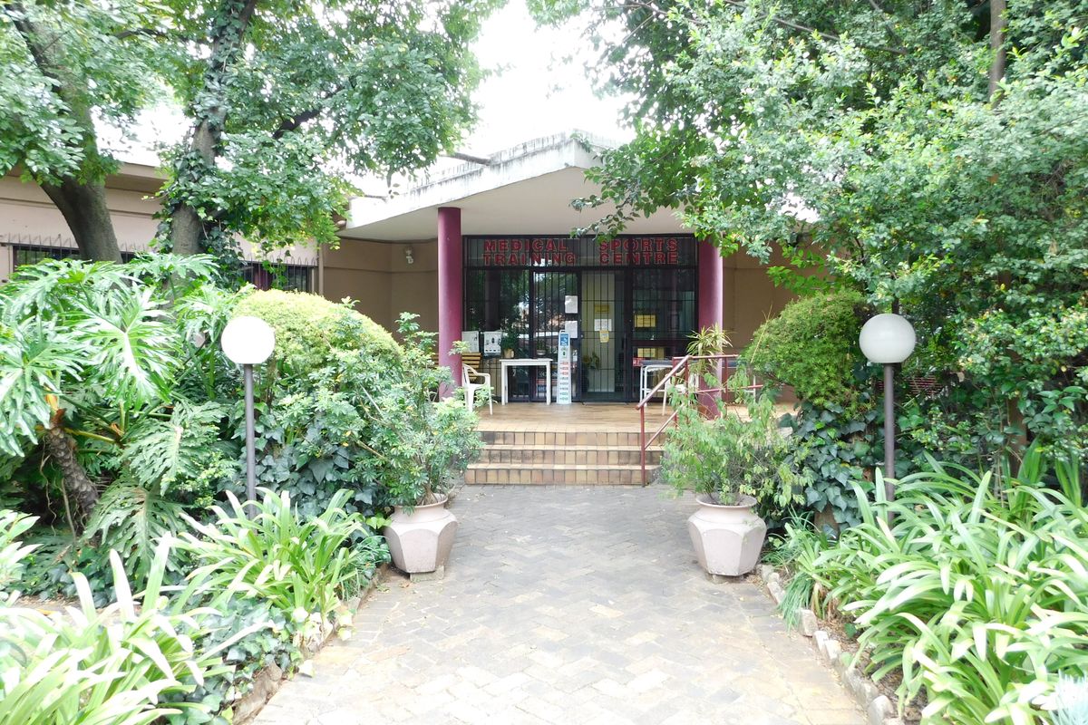 Freestanding Freehold Versatile Property At A Great Address. - Photo 3
