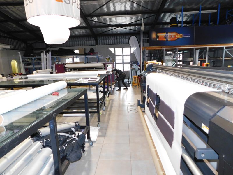 Freestanding Versatile Property With Workshops / Warehouse And Offices In The Randburg Office Node. - Photo 6