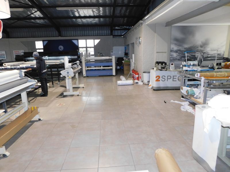 Freestanding Versatile Property With Workshops / Warehouse And Offices In The Randburg Office Node. - Photo 4