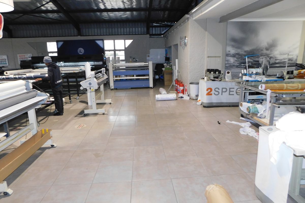 Freestanding Versatile Property With Workshops / Warehouse And Offices In The Randburg Office Node. - Photo 4