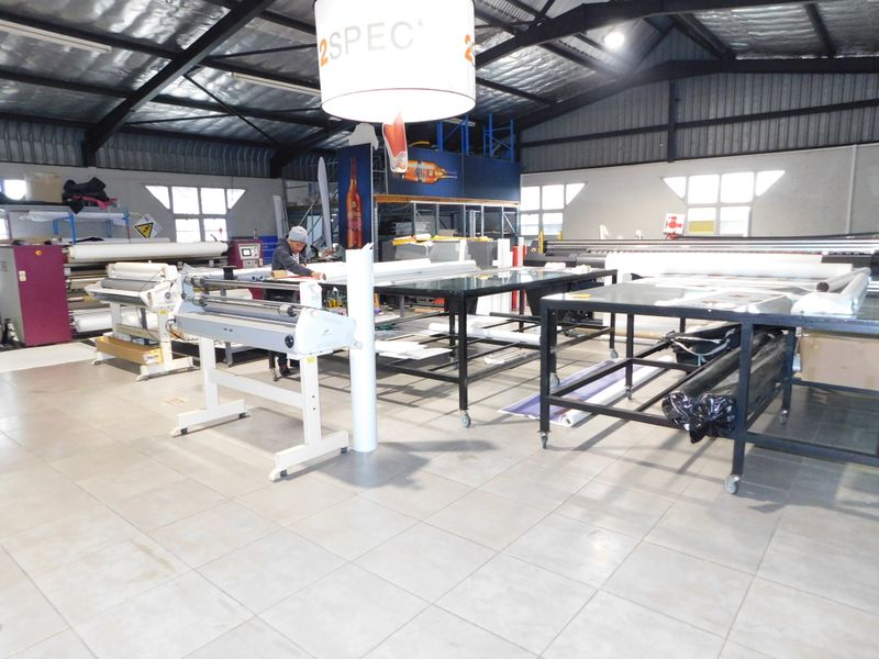 Freestanding Versatile Property With Workshops / Warehouse And Offices In The Randburg Office Node. - Photo 5