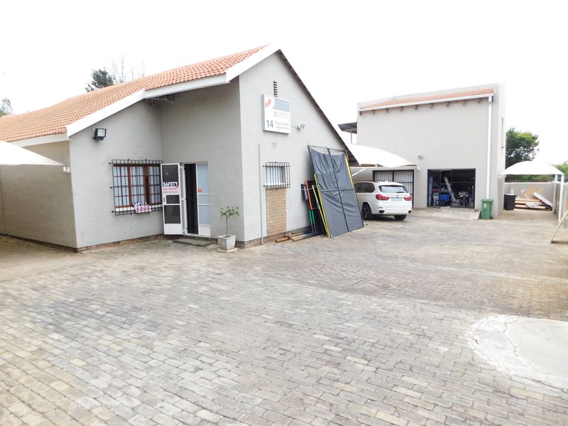 Freestanding Versatile Property With Workshops / Warehouse And Offices In The Randburg Office Node. - Photo 2