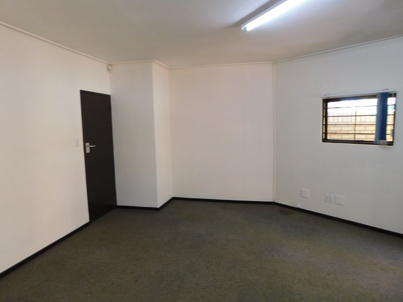 Small Sunny Ground Floor Offices In A Great Position. - Photo 7