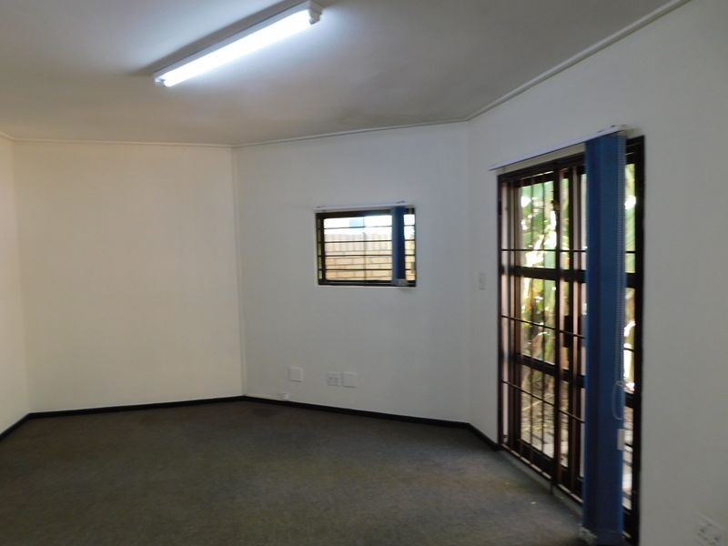 Small Sunny Ground Floor Offices In A Great Position. - Photo 6