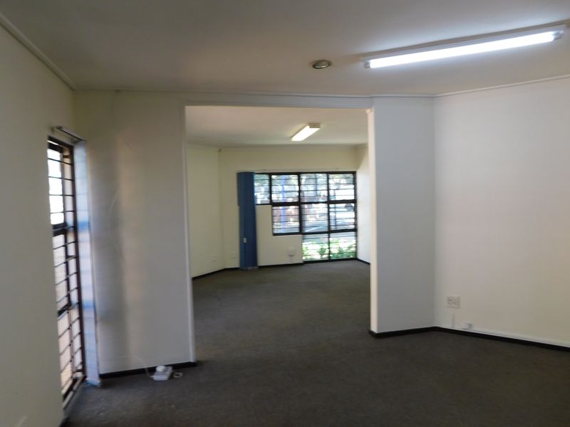 Small Sunny Ground Floor Offices In A Great Position. - Photo 8