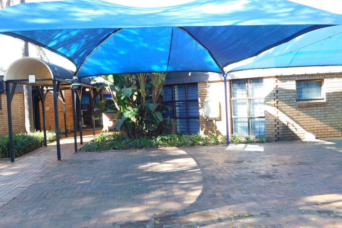 Small Sunny Ground Floor Offices In A Great Position. - Photo 2