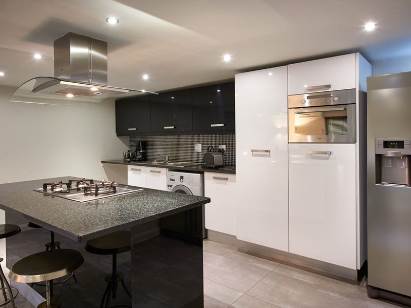 Welcome to your extravagant sanctuary next to the Jukskei river! - Photo 4