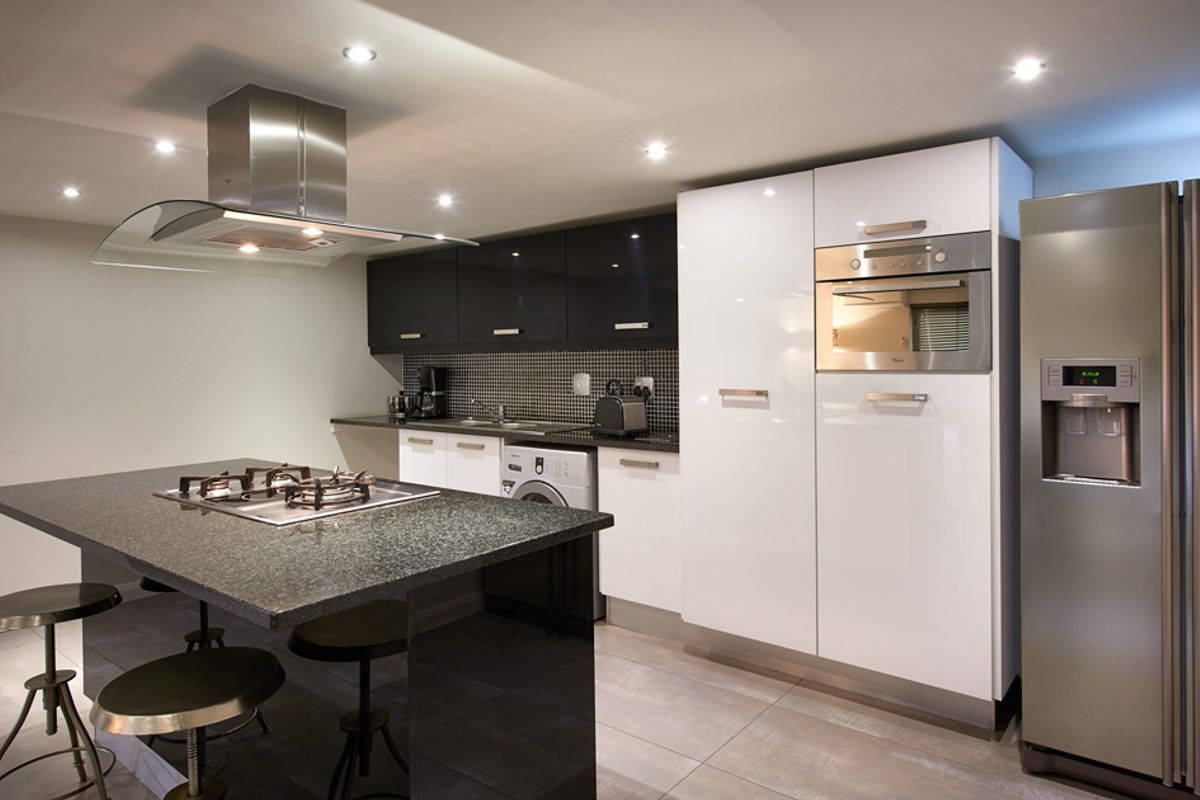 Welcome to your extravagant sanctuary next to the Jukskei river! - Photo 4