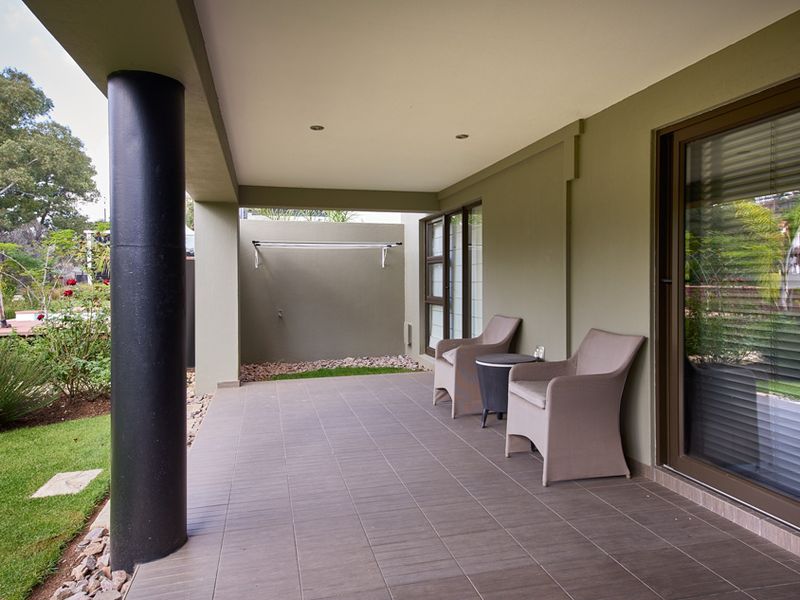 Welcome to your extravagant sanctuary next to the Jukskei river! - Photo 7
